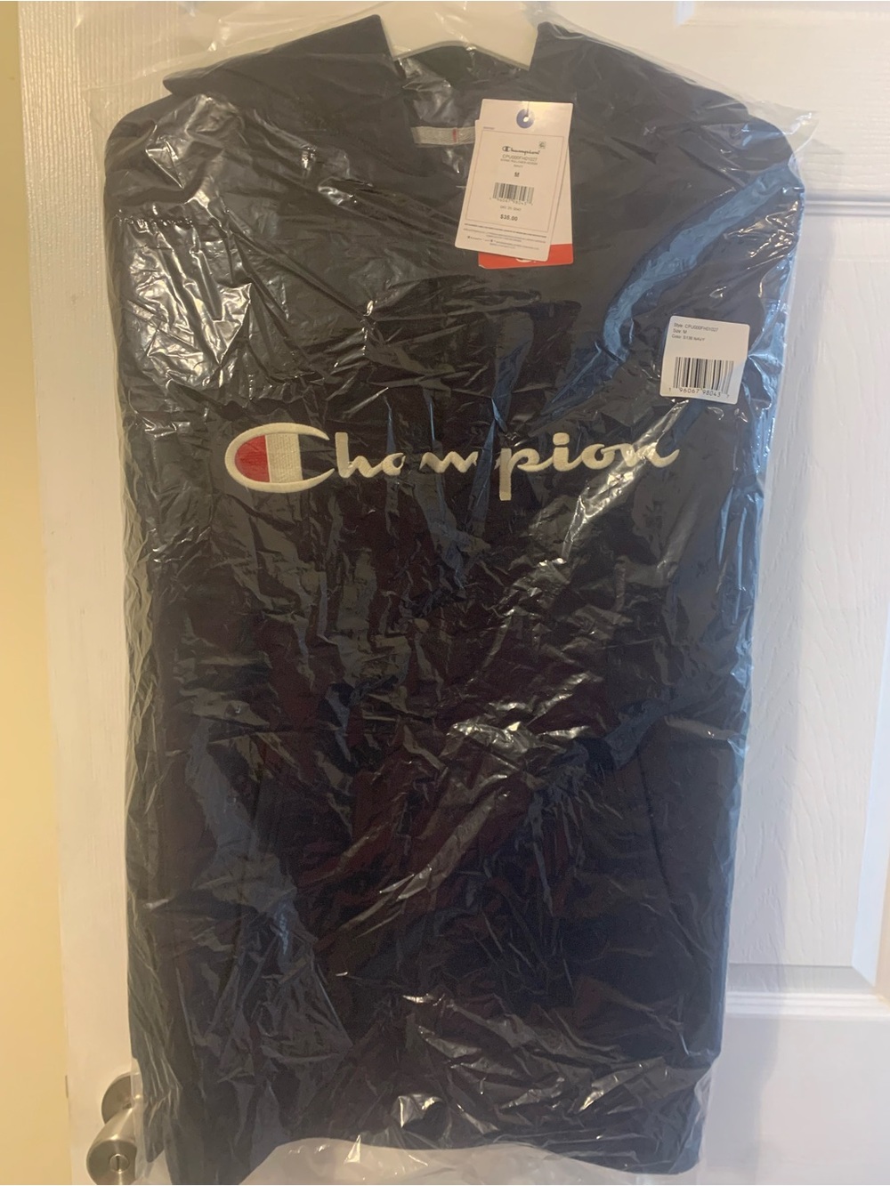 Champion men’s NWT’s size medium navy hoodie